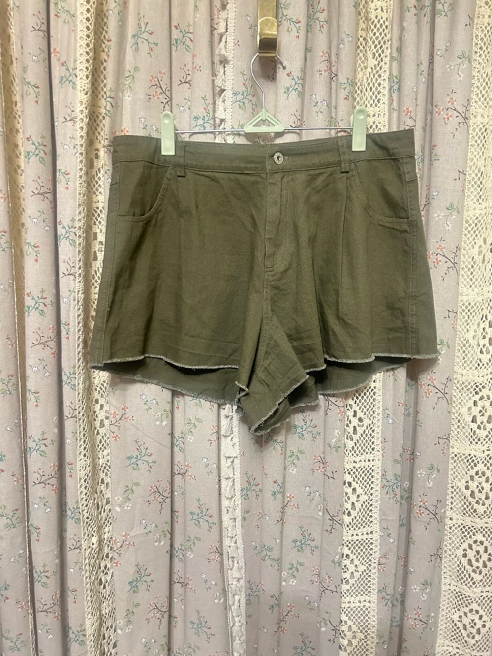 Kori America Olive Raw Hem Flowy Shorts Size‎ L NWT